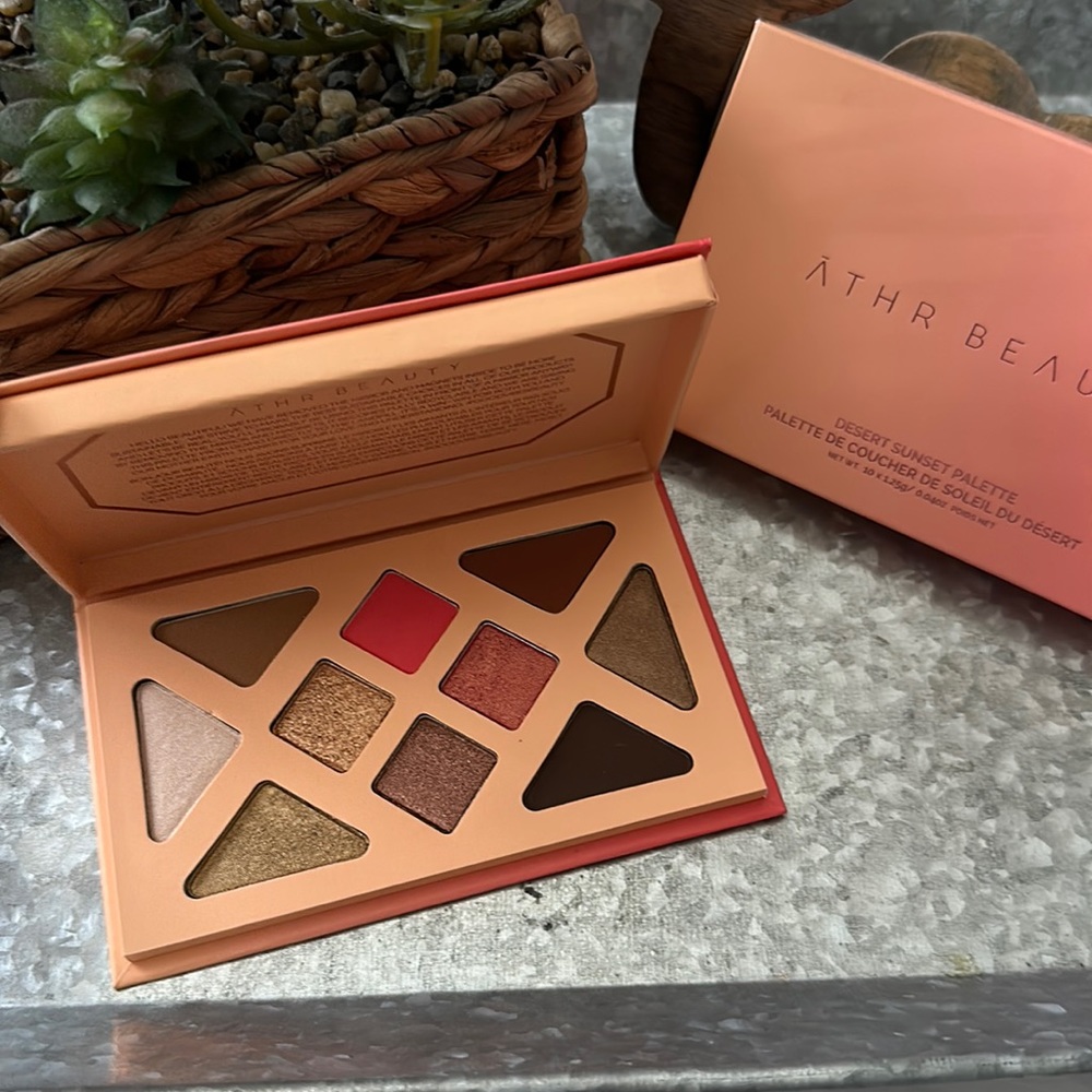 BNIB ĀTHR BEAUTY Eyeshadow